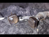 Load image into Gallery viewer, Ohrstecker Mondstein Quadrat 8 mm 925er Sterlingsilber Rand facettiert weiß gewölbt
