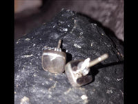 Load image into Gallery viewer, Ohrstecker Mondstein Quadrat 8 mm 925er Sterlingsilber Rand facettiert weiß gewölbt
