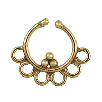 Cargar imagen en el visor de la galería, Septum Fake Piercing Nasenringe Bögen Dreieck Messing goldfarben nickelfrei antik exotisch Ohrring
