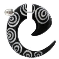Load image into Gallery viewer, Fake Piercing, Horn Psycodelic Spirale, schwarz mit weißem Bone-Inlay, Expander, Ohrhänger, Ohrstecker, Ohrring
