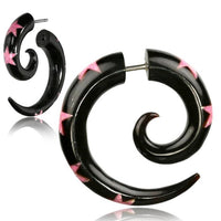 Load image into Gallery viewer, Fake Piercing, Buffalo Horn Sternen Spirale, schwarz mit pinken Sternen, Expander, Ohrhänger, Ohrstecker, Ohrring
