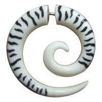 Cargar imagen en el visor de la galería, Fake Piercing Bone Edelstahl weiß Spirale Zebra Wellen Zacken Ohrstecker Ohrring
