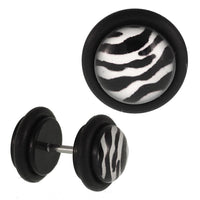 Load image into Gallery viewer, Fake Piercing Plug schwarz Leoparden Fell weiß schwarz Gummiring 7 mm
