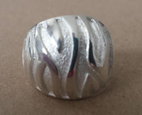 Load image into Gallery viewer, Silberring massiv hell oxidiert Wellen 925er Sterling Silber Damen Silberschmuck Ringe
