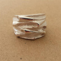 Load image into Gallery viewer, Silberring massiv hell oxidiert gerollt Einkerbungen 925er Sterling Silber Damen Ringe
