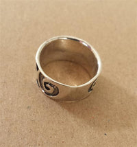 Load image into Gallery viewer, Silberring Spiralen groß dunkel oxidiert aus 925er Sterling Silber Damen Silberschmuck Ringe
