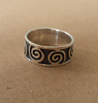 Load image into Gallery viewer, Silberring Muster Spiralen dunkel oxidiert 925er Sterling Silber Damen Silberschmuck Ringe
