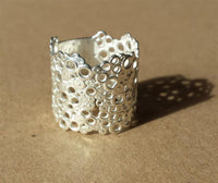 Load image into Gallery viewer, Silberring Lochmuster breit glänzend aus 925er Sterling Silber Damen Silberschmuck Ringe
