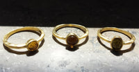 Cargar imagen en el visor de la galería, Set drei Silberringe matt vergoldet gehämmert Zirkonia

