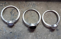 Cargar imagen en el visor de la galería, Set drei Silberringe feine Textur Steine weiß braun 925
