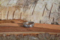 Cargar imagen en el visor de la galería, Bandring oxidiert Triskele Muster 925 Sterling Silber
