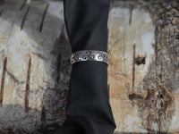 Cargar imagen en el visor de la galería, Bandring oxidiert Triskele Muster 925 Sterling Silber
