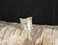 Cargar imagen en el visor de la galería, Bandring gebürstet Punkte gewölbt Rillen 925 Sterling Silber offen
