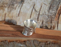 Cargar imagen en el visor de la galería, Bandring gebürstet Punkte gewölbt Rillen 925 Sterling Silber offen
