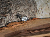 Cargar imagen en el visor de la galería, Silberring Lilie glänzend 925 Sterling Silber Ringe schmal
