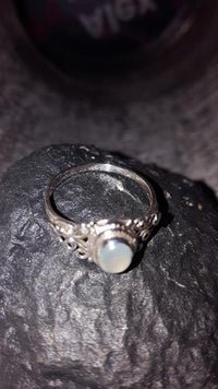 Load image into Gallery viewer, Silberringe Chalzedon Seile Spiralbögen Kreise oval 925
