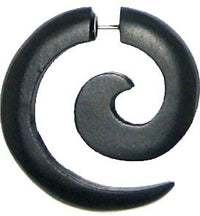 Load image into Gallery viewer, Tribal Ohrring Sono Holz Spirale in schwarz, Edelstahlbügel, Fake Piercing
