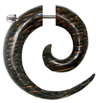 Cargar imagen en el visor de la galería, Tribal Fake Spirale Palmholz dunkelbraun hell Streifen Piercing Ohrstecker Ohrring Edelstahl 1 mm
