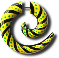 Load image into Gallery viewer, Fake Spirale bemalt gelb schwarz grün Piercing Holz
