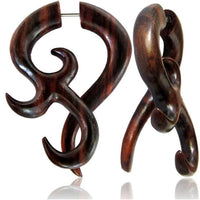 Cargar imagen en el visor de la galería, Fake Piercing Sono Holz Bogen Haken überlappend Plug Ohrstecker braun gemasert
