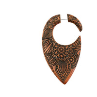 Load image into Gallery viewer, Fake Piercing Ohrring Holz Tropfen braun Mandala Blume
