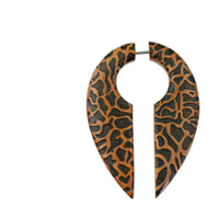 Cargar imagen en el visor de la galería, Fake Piercing Ohrring Holz Tropfen braun Alien Ei
