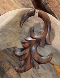 Load image into Gallery viewer, Fake Piercing Ohrring Holz Farn 58 x 35mm Edelstahl
