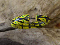 Load image into Gallery viewer, Fake Spirale bemalt gelb schwarz grün Piercing Holz
