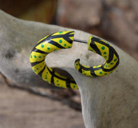 Load image into Gallery viewer, Fake Spirale bemalt gelb schwarz grün Piercing Holz
