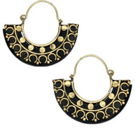 Load image into Gallery viewer, Ohrringe Arang Holz Brass gold halber Ring verziert
