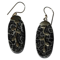 Load image into Gallery viewer, Ohrringe Koralle gefärbt schwarz 925 Silber Ellipse Ast
