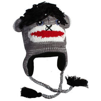 Cargar imagen en el visor de la galería, Unisex Tiergesicht Mütze: Norwegermütze im Sock Monkey-Stil mit Knopfaugen, roten Lippen, schwarzem Garnhaar, Ohrklappen und geflochtenen Quasten an den Seiten.
