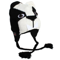 Cargar imagen en el visor de la galería, The Unisex Tiergesicht Mütze Norwegermütze Nepalmütze Strick Tiermützen Bommeln is a black and white knit hat with a tier face, two eyes, black ear flaps with braided tassels, and two pointed white felt teeth.
