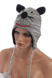 Cargar imagen en el visor de la galería, A mannequin wears the Unisex Tiergesicht Mütze Norwegermütze Nepalmütze Strick Tiermützen Bommeln, designed like a mouse with black ears, googly eyes, a round black nose, whiskers, a red smiling mouth, and braided tassels on each side.
