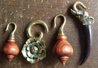 Load image into Gallery viewer, Ohrgewichte Piercing Messing Brass Ohrhänger antik golden Holz 3mm 4mm 5mm 6mm
