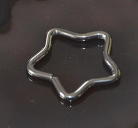 Load image into Gallery viewer, Stern Nostril Ohr Piercing Edelstahl nahtlos Gold PVD
