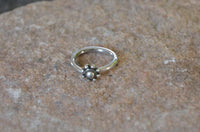 Load image into Gallery viewer, Piercing Ring Blume 925 Silber Labret Tragus 1.2mm
