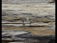 Cargar imagen en el visor de la galería, Klapp Segment Ring Piercing rechteckig Kristall schwarz
