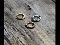 Cargar imagen en el visor de la galería, Klapp Segment Ring Piercing Edelstahl Punkte Dreiecke
