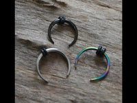 Load image into Gallery viewer, Piercing Edelstahl Horseshoe Gummiringe schwarz Nase Ohr
