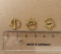 Cargar imagen en el visor de la galería, Septum Piercing Nasenringe Linie Kugeln Messing Tribal goldfarben nickelfrei antik Ohrring

