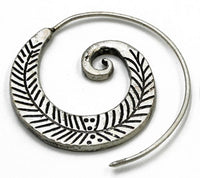 Load image into Gallery viewer, Messingohrringe versilbert Spiralen Blatt Design geriffelt 925 sterling Silber
