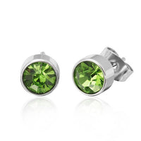 Load image into Gallery viewer, Brass Ohrstecker silber with 6mm round, faceted green Glaskristall in a bezel setting. Elegant, colorful, and nickelfrei—ideal for sensitive ears. Shown on a white background.
