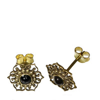 Load image into Gallery viewer, Messing Ohrstecker golden Onyx schwarz Inlay Blume Punkte Schnörkel
