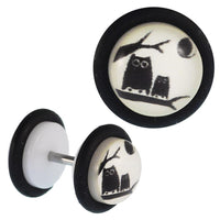 Cargar imagen en el visor de la galería, Fake Piercing Plug weiß Eulen Ast schwarz Gummiring 7 mm
