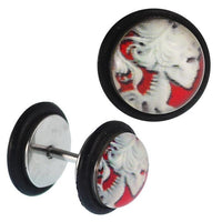 Cargar imagen en el visor de la galería, Fake Piercing Plug Edelstahl Skelett Frau Kopf rote Augen schwarz Gummiring 7 mm
