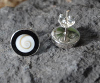 Cargar imagen en el visor de la galería, Shiva Auge schwarz rund 10mm Ohrstecker 925 Silber
