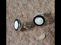 Cargar imagen en el visor de la galería, Shiva Auge schwarz rund 10mm Ohrstecker 925 Silber
