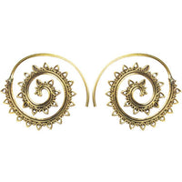 Load image into Gallery viewer, Spiralen Ohrringe Punkte Tropfen Kerbe Messing Brass antik golden nickelfrei Tribal Piercing Schmuck
