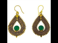 Load image into Gallery viewer, Ohrringe Jade Zopf Tropfen Punkte Kreuz Messing antik golden Ohrhänger nickelfrei Tribal Brass
